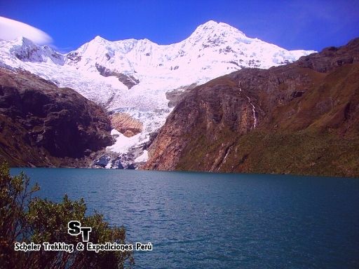 Laguna Rajucolta Cordillera Blanca