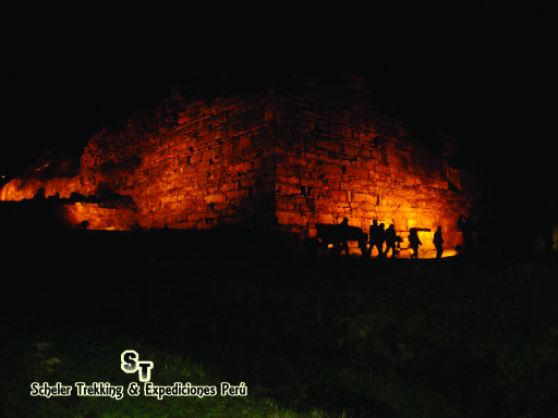 Chavín Tour de Noche